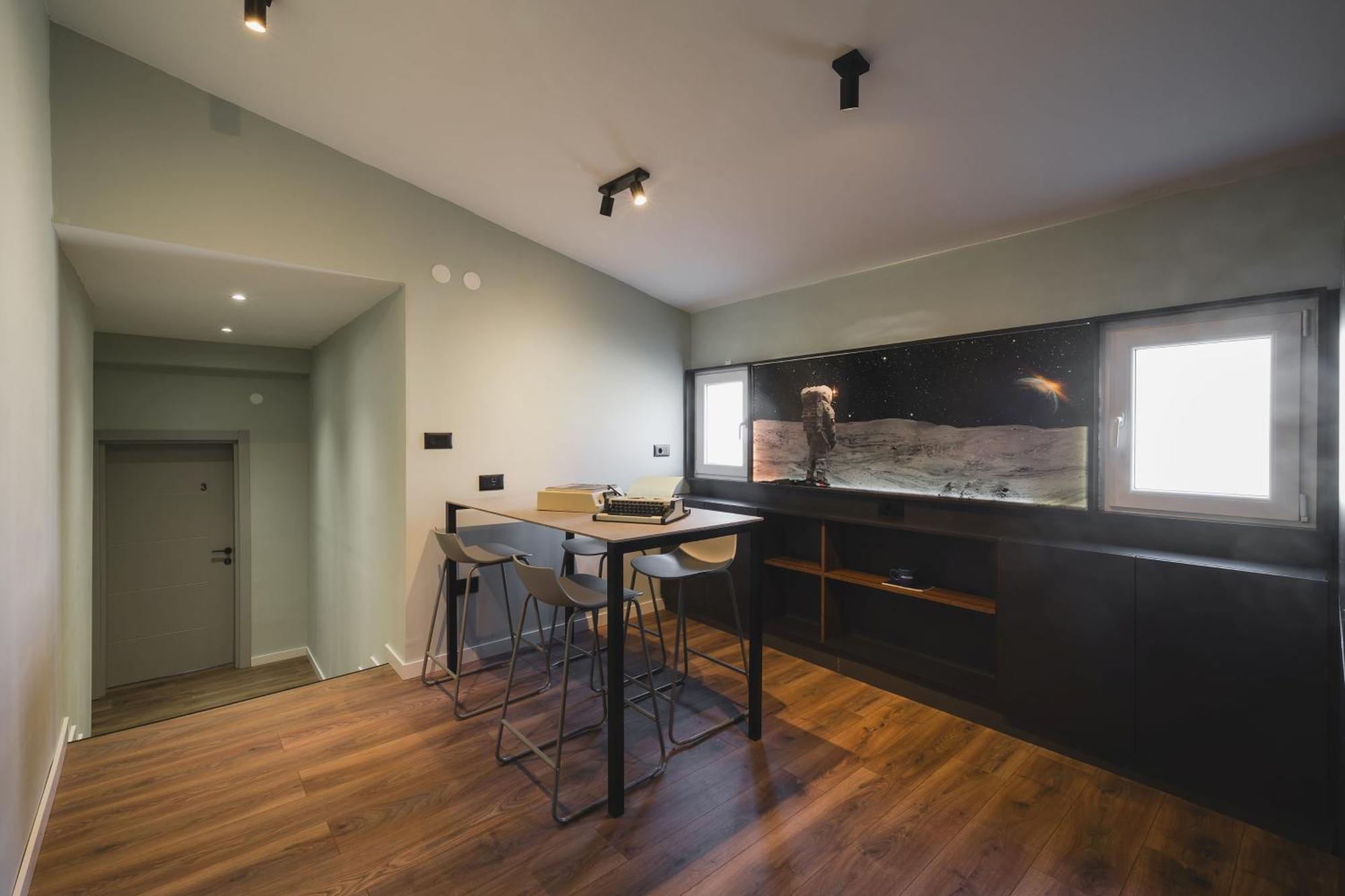 Apartment Moon 3 *